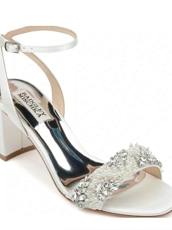 Badgley Mischka Shoes - EUC Badgley Mischa Clara Satin Heels 7.5